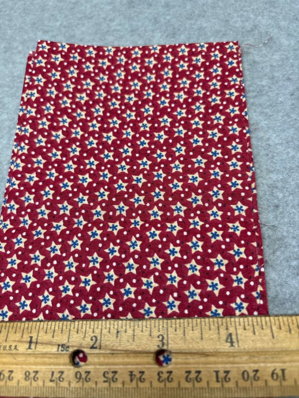 Red Floral Cotton Fabric 1/4 yard x 44" Quilting Sewing Craft Vtg - Picture 4 of 8